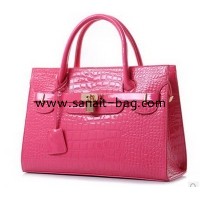 Not afraid of fasion, top crocodile handbags can dazzle up